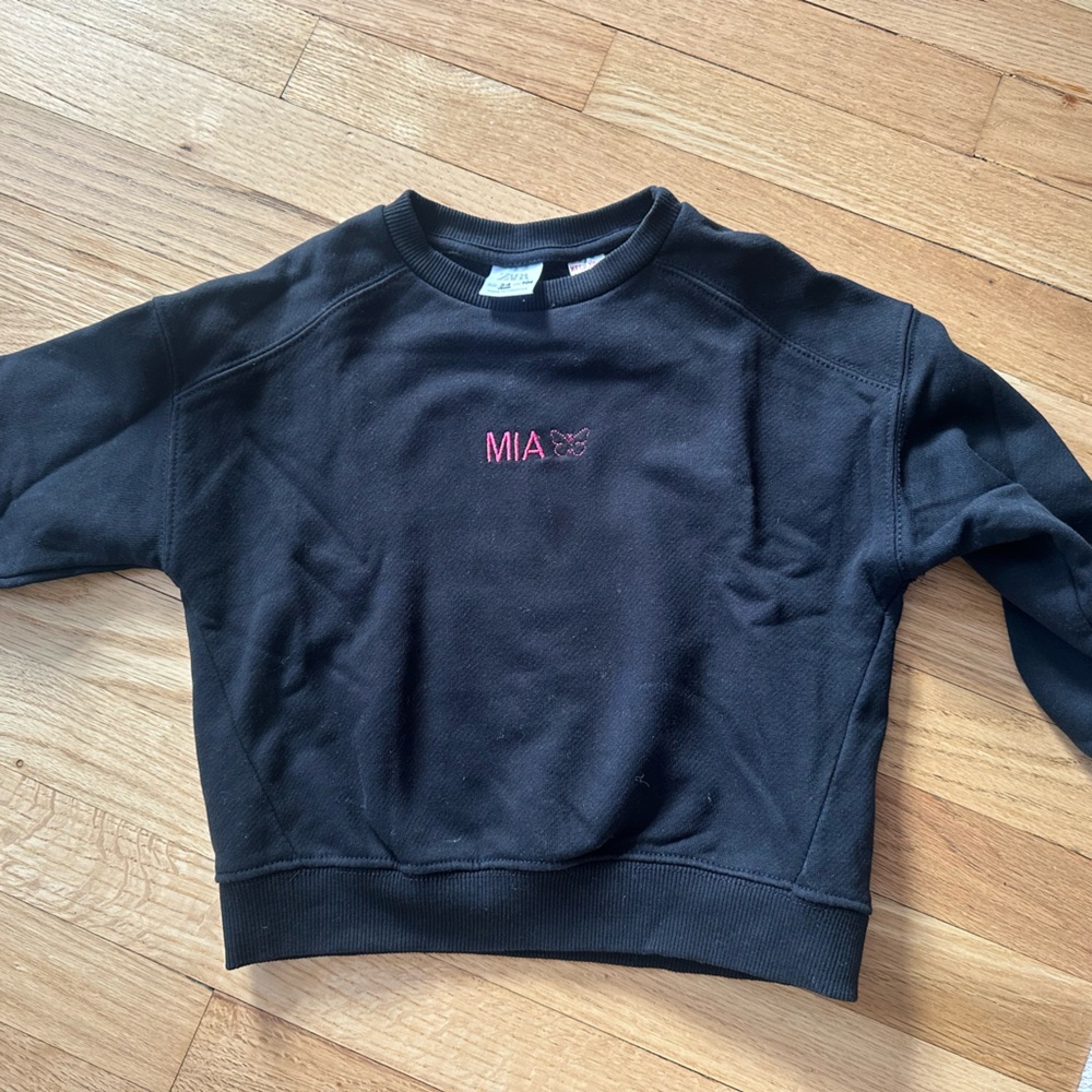 Zara Black Sweatshirt with Pink Embroidery “Mia” butterfly